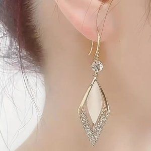 Rhombus Style Drop Earrings with Center Pearl